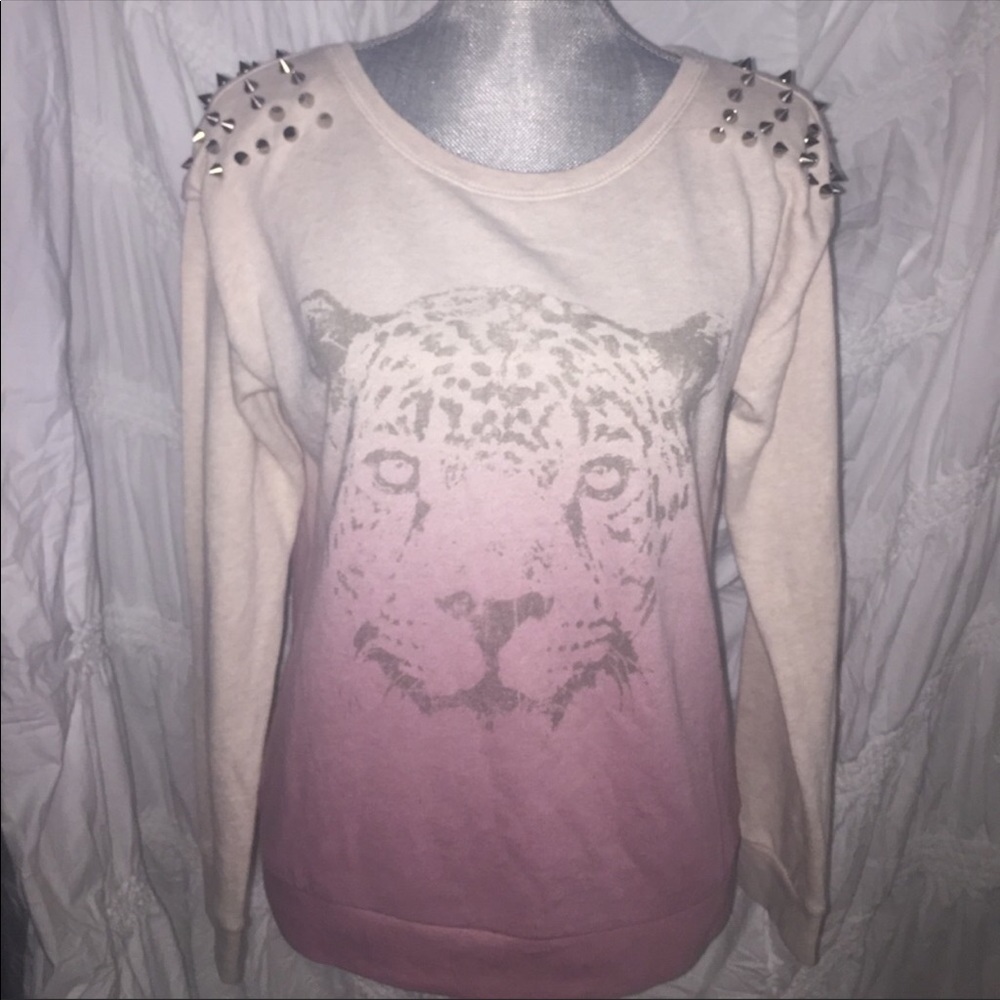 Spotted Leopard sweatshirt with spikes